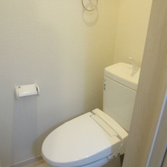 トイレ　温水便座洗浄機が施工されています。
